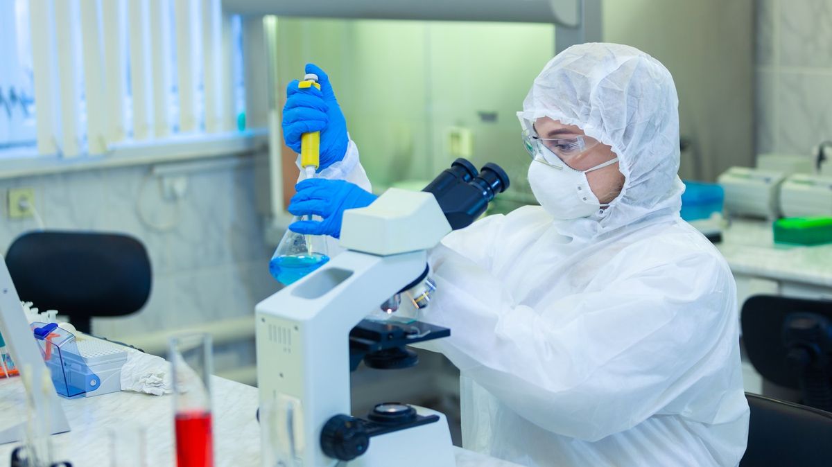 Brněnská laboratoř vyvinula hromadné PCR testy ze slin